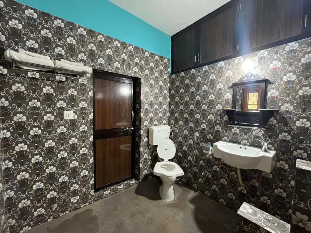 Koupelna v ubytování Sharad Baug homestay