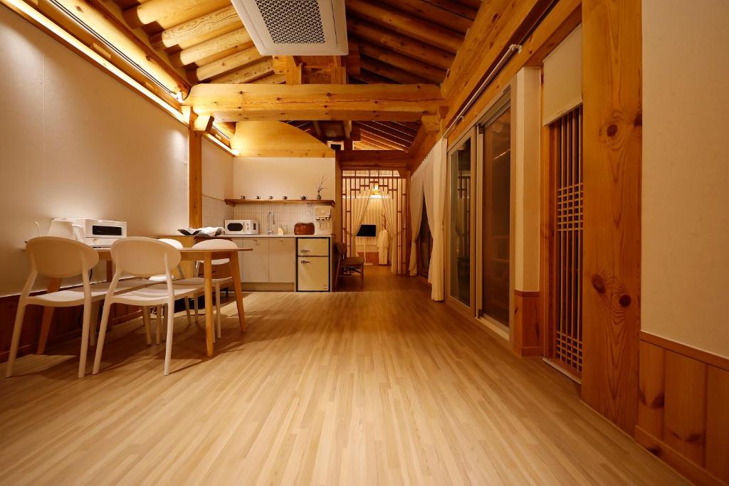 Küche&#47;Küchenzeile in der Unterkunft Hanok stay Mokhyang