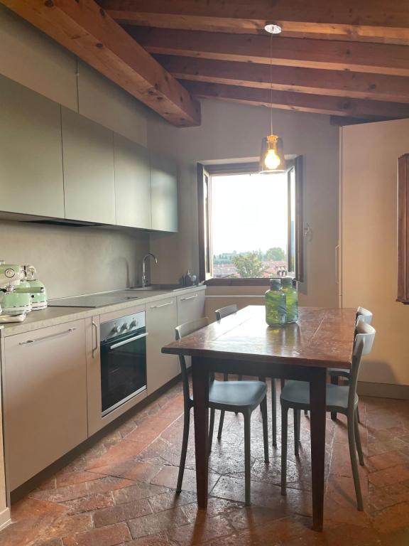 Kuchyň nebo kuchyňský kout v ubytování The Look Franciacorta