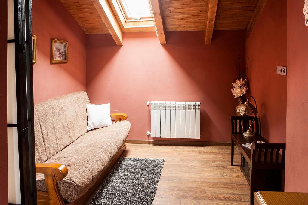 A seating area at Apartamentos Rurales Posada de las Hoces