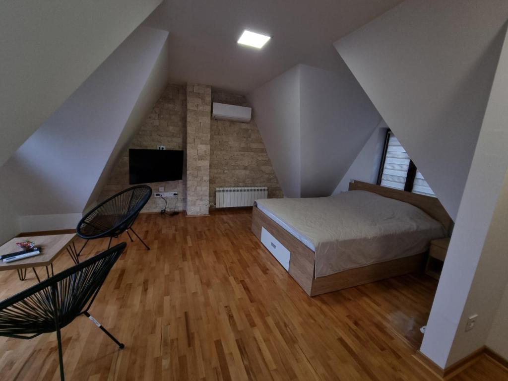 Postel nebo postele na pokoji v ubytování HedoNik Divčibare