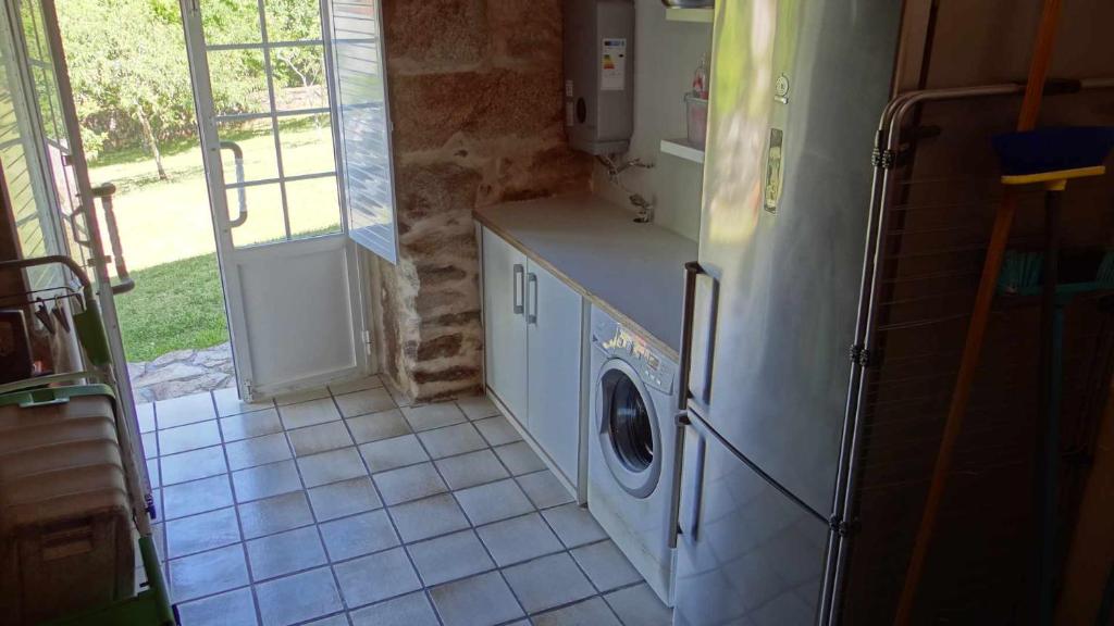 Kuchyň nebo kuchyňský kout v ubytování Casa Rural en Lira para 9 personas