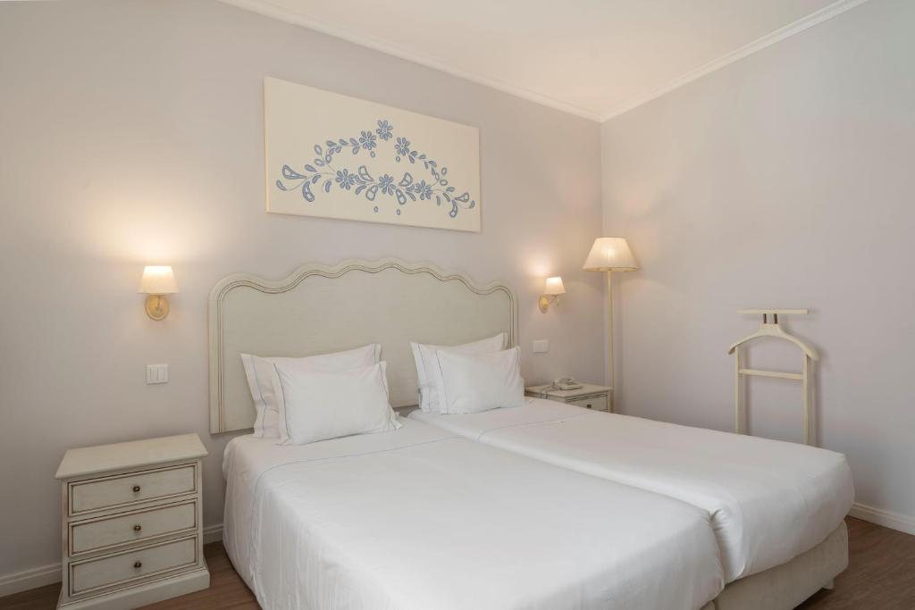 Postel nebo postele na pokoji v ubytování Hotel Madeira