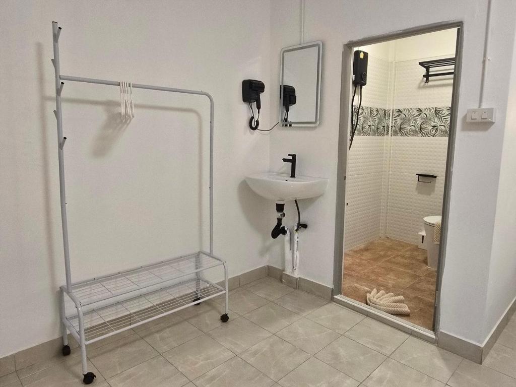 The Oasis Inn - Resim 13