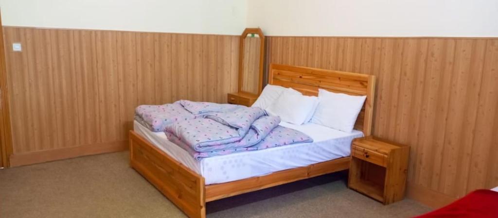 Cama ou camas em um quarto em Basera Lodges