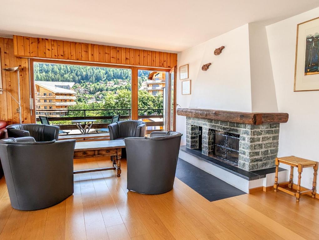 Posezení v ubytování Penthouse à Nendaz avec Terrasse et Vue Panoramique Exceptionnelle