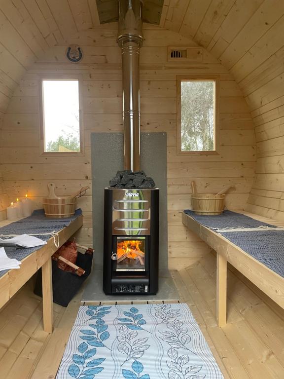 Foto dalla galleria di Tra na Mbó Glamping Pod a Waterford