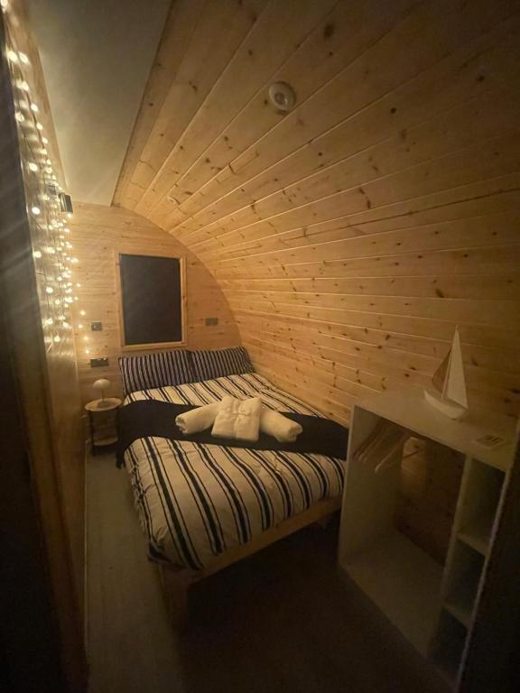 Letto o letti in una camera di Tra na Mbó Glamping Pod