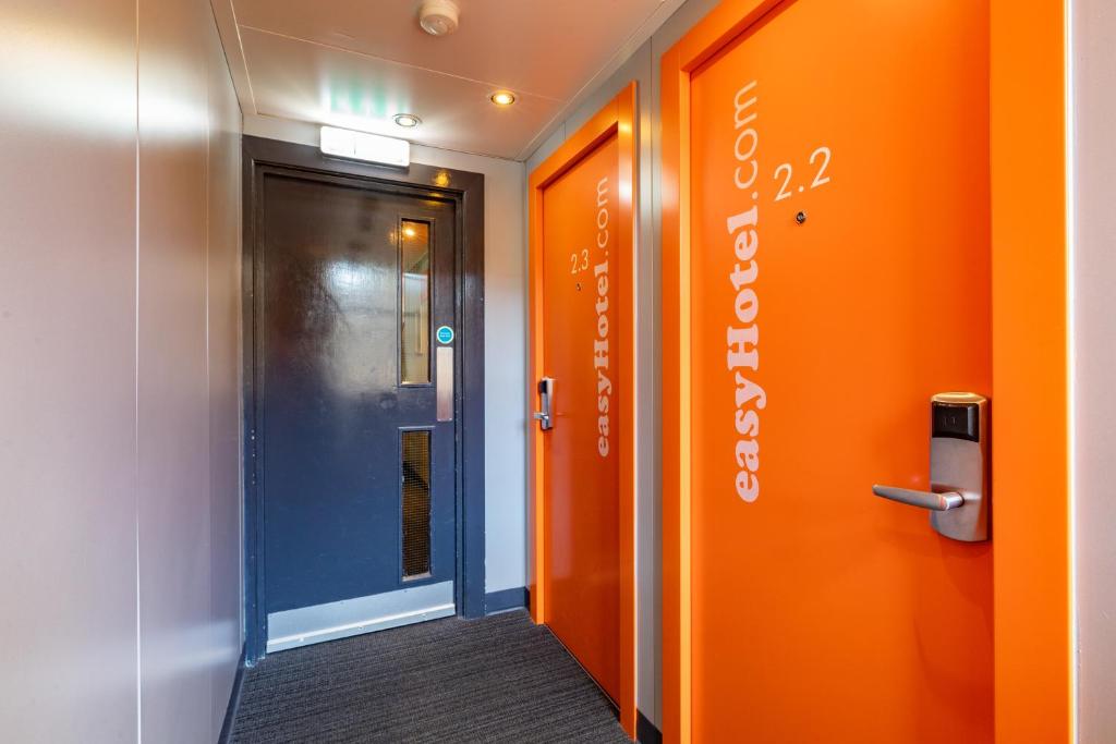 easyHotel Edinburgh - Resim 13
