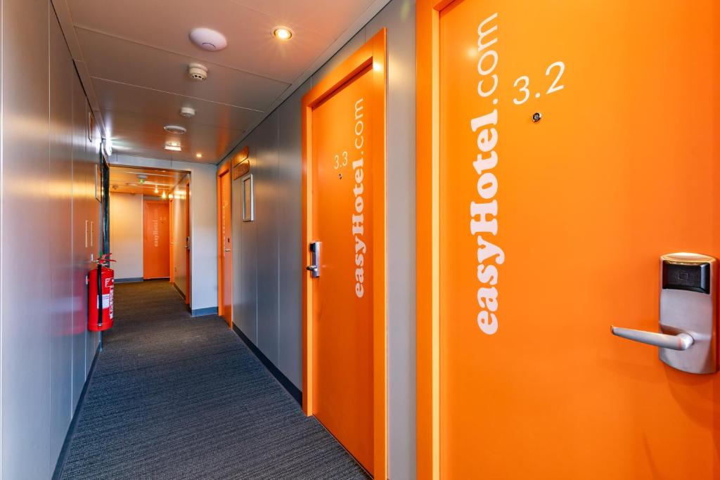 easyHotel Edinburgh - Resim 12