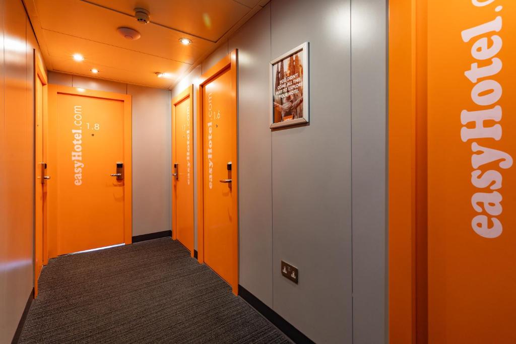 easyHotel Edinburgh - Resim 14