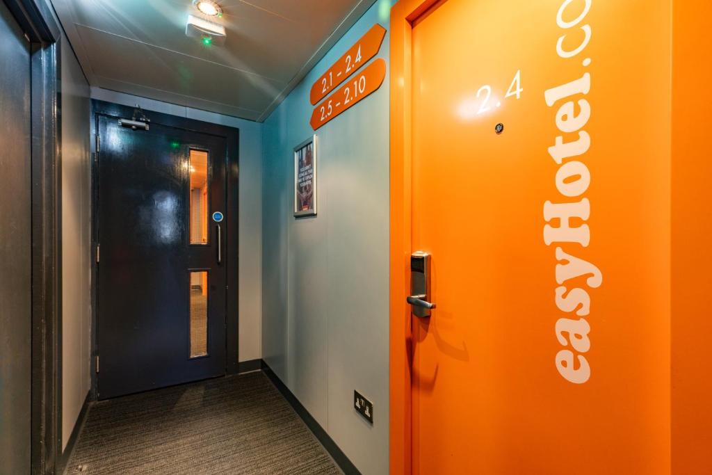 easyHotel Edinburgh - Resim 17