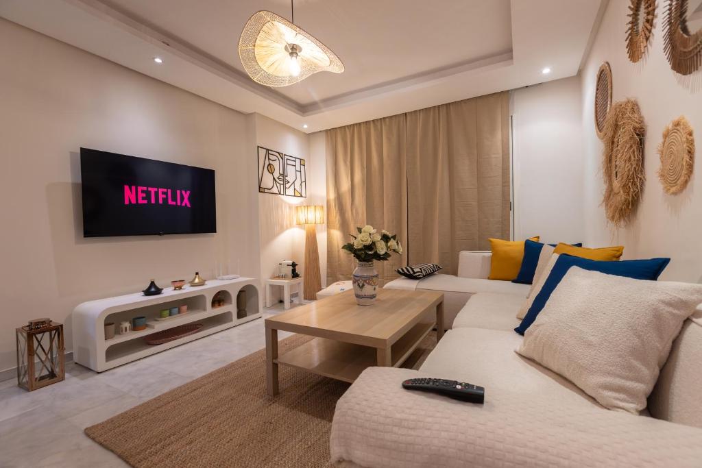 TV a/nebo společenská místnost v ubytování Prestigia Luxe Suite
