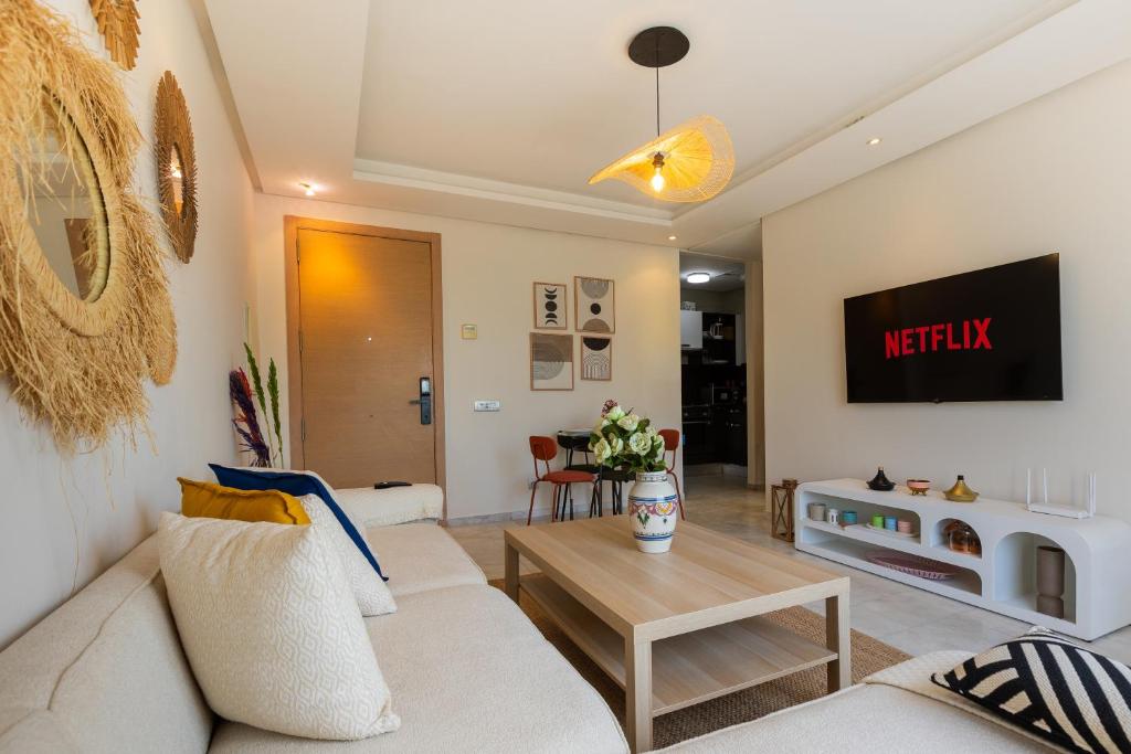 TV a/nebo společenská místnost v ubytování Prestigia Luxe Suite