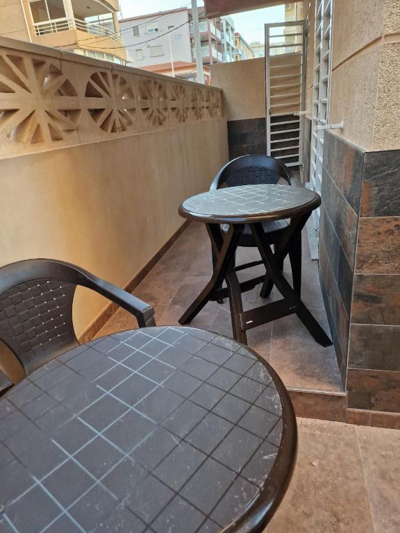 Lovely Beach flat, ground floor, with fast WiFi, AC and Heating - Apartamento De Un Dormitorio