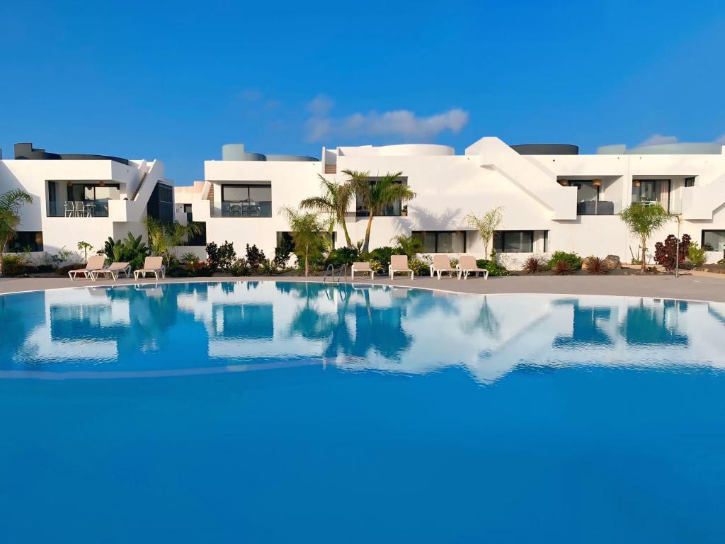 Kolam renang di atau dekat dengan Fuerte Calma Luxury Apartment Fuerteventura