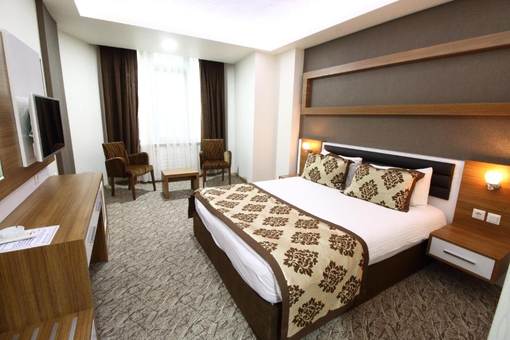 Postel nebo postele na pokoji v ubytování Afyon Grand Arı Hotel