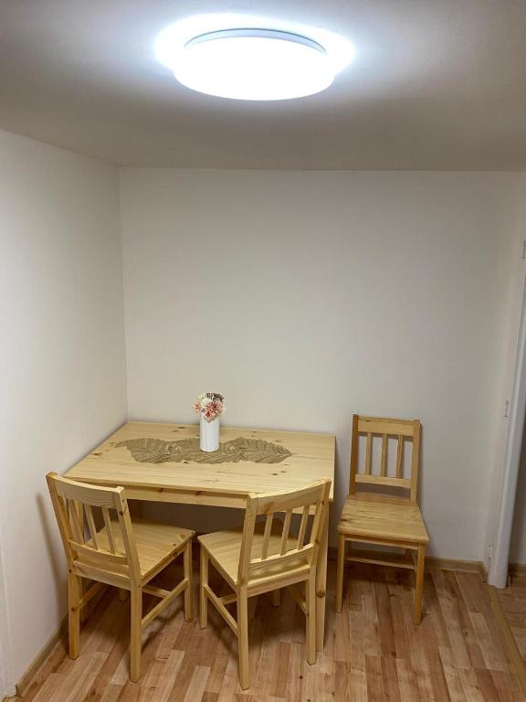 Fotografie z fotogalerie ubytování Apartmán ve městě Ostrov pro 3 osoby v destinaci Ostrov