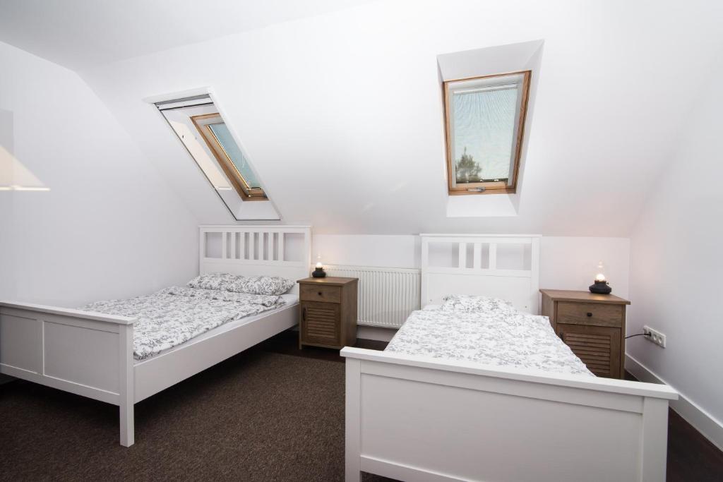 Hubertus - Family Room With Bathroom