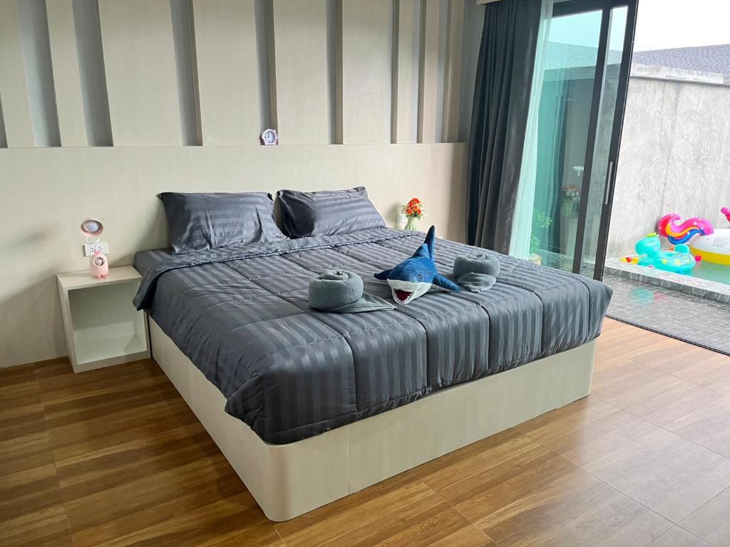 Postel nebo postele na pokoji v ubytování Arun Siri Pool Villa Aonang