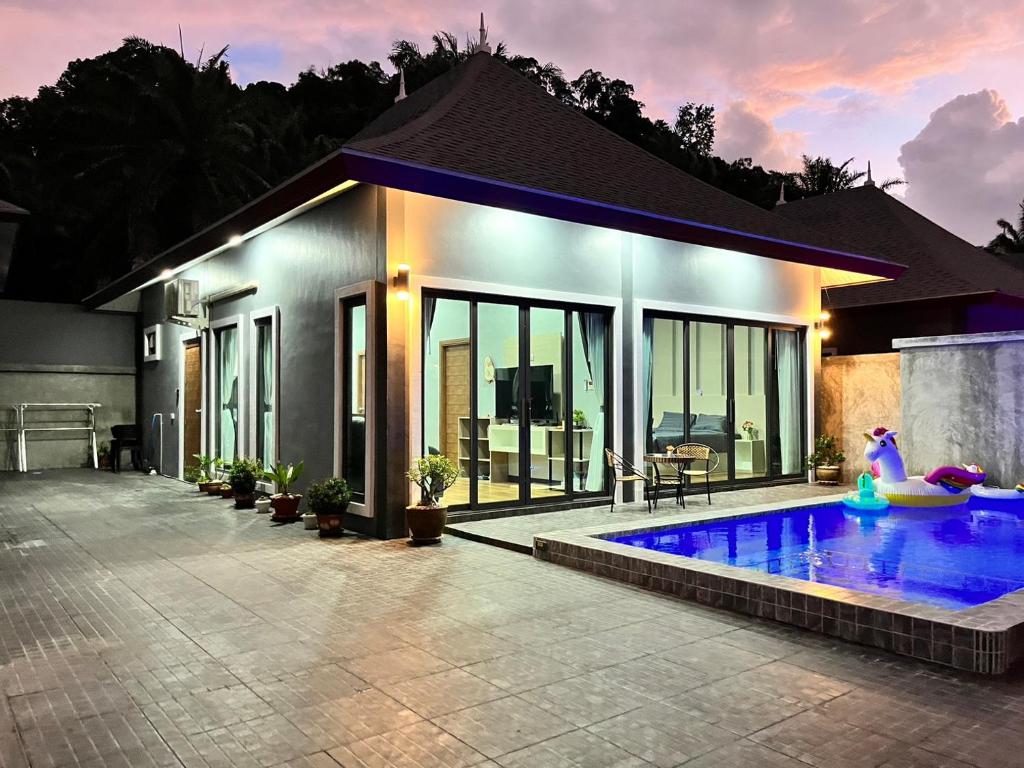 Bazén v ubytování Arun Siri Pool Villa Aonang nebo v jeho okolí