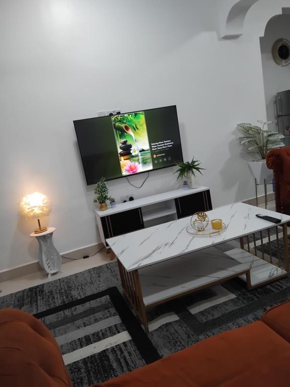 TV a/nebo společenská místnost v ubytování Zippy’s home