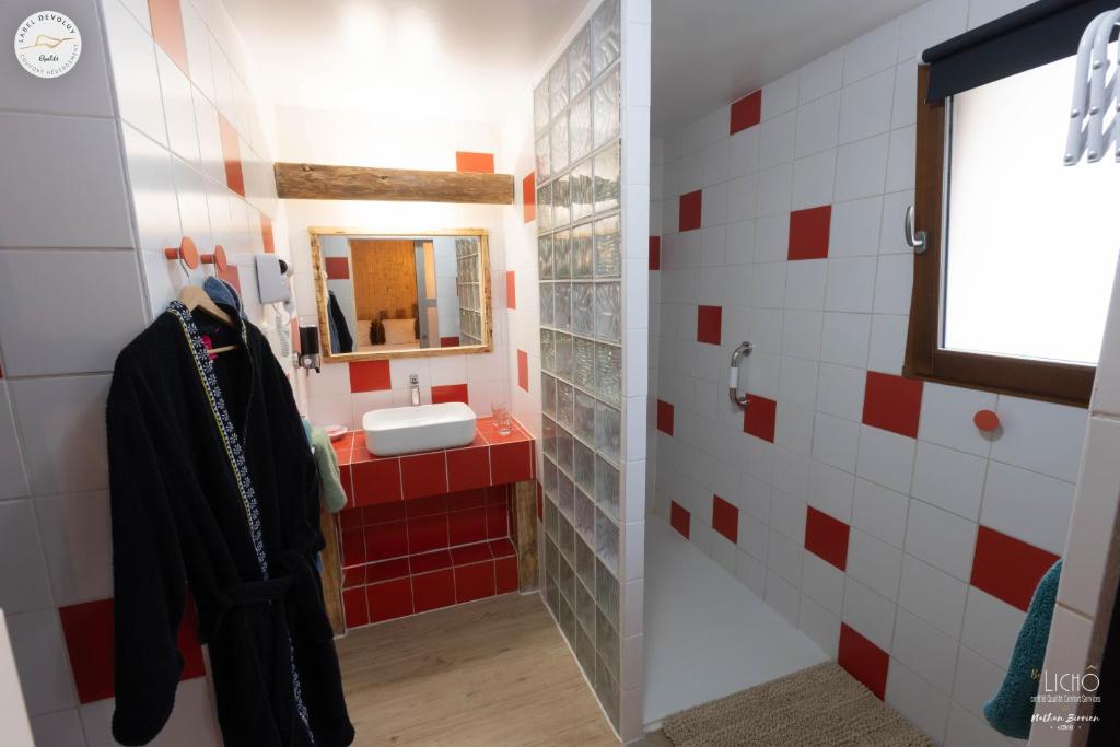 Koupelna v ubytování Gîte du Faraud