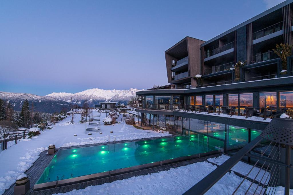 Nespecifikovaný výhled na hory nebo výhled na hory při pohledu z hotelu