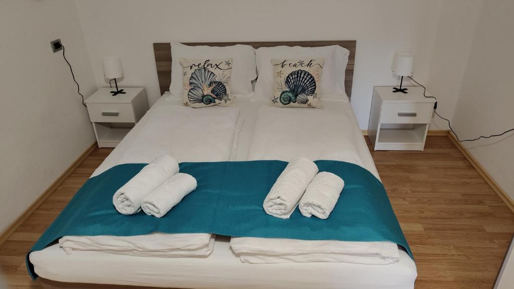 Postel nebo postele na pokoji v ubytování Apartma Apollonio