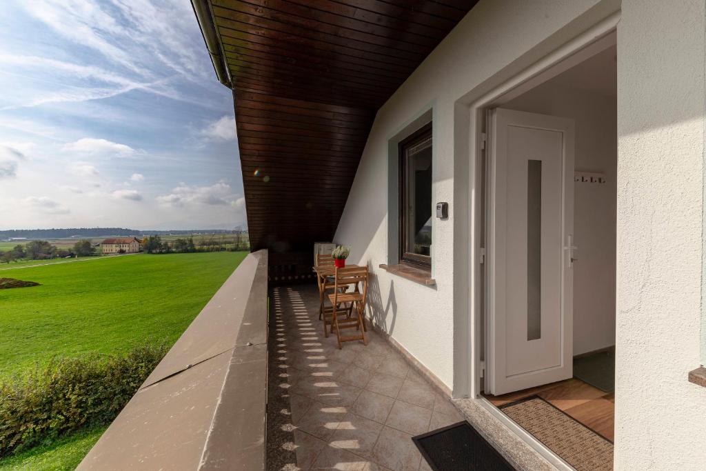 Balkón nebo terasa v ubytování LOGAR Apartments