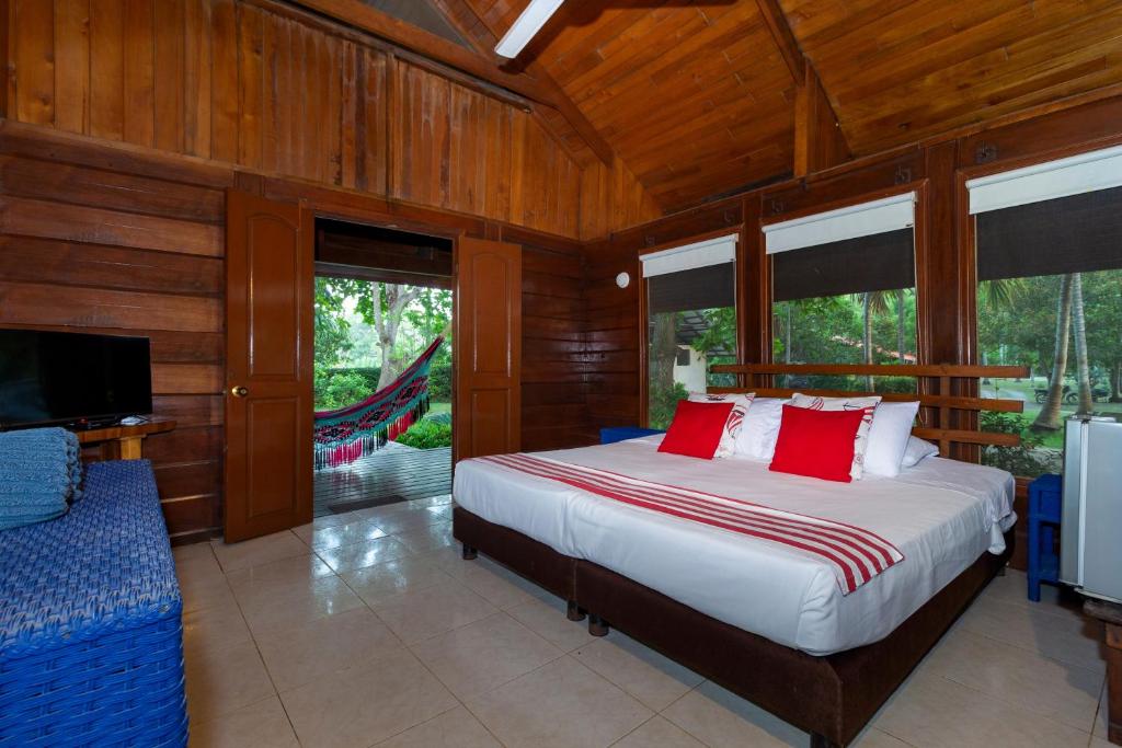 Una cama o camas en una habitación de Hotel Chiniu