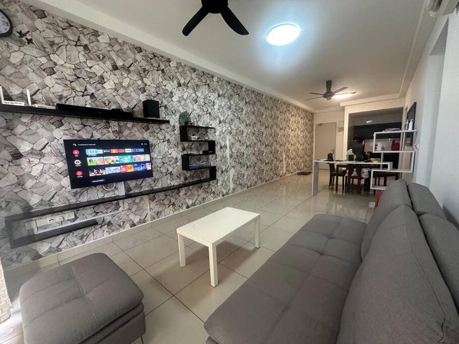 Χώρος καθιστικού στο Puchong Condo Free WiFi & Netflix