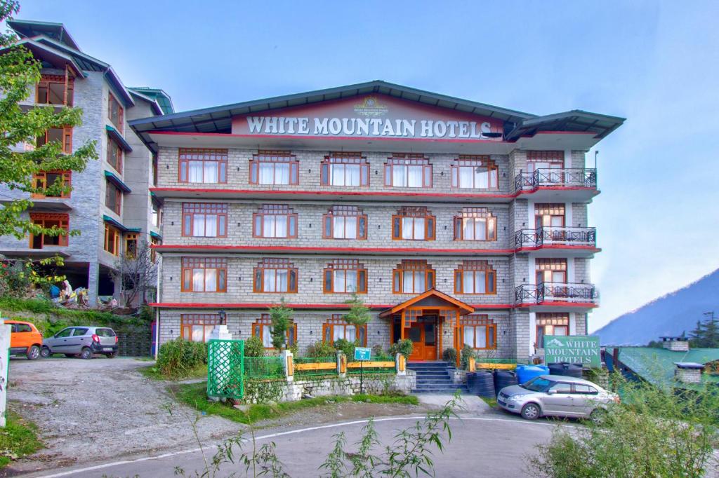 Gallery image of White Mountain in Manāli