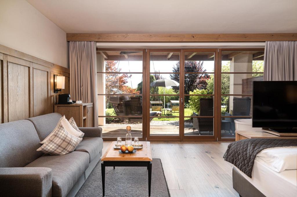 TV a/nebo společenská místnost v ubytování Hotel Chalet Mirabell