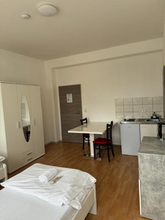 Shirdel Pension - Triple Room With Bathroom