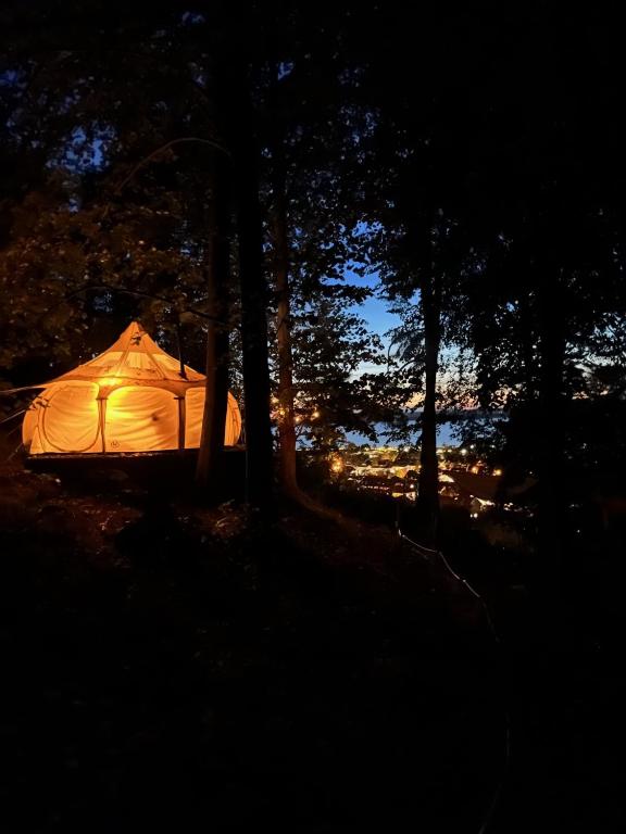 Příroda nedaleko luxury tent