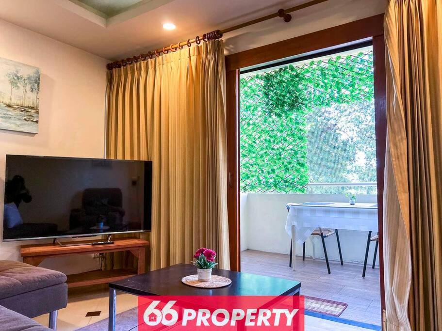 Spacious 2 Bedroom Apartment near Train Station 10 Min to Old City