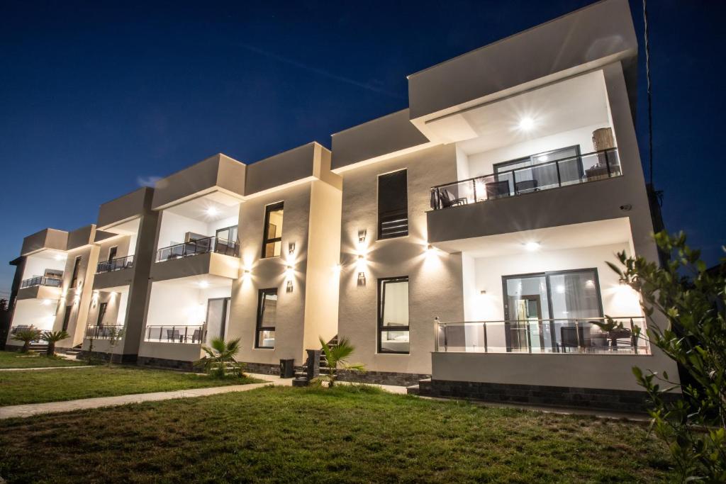 a large white building with lights on at Bumax Apartments in Ulcinj