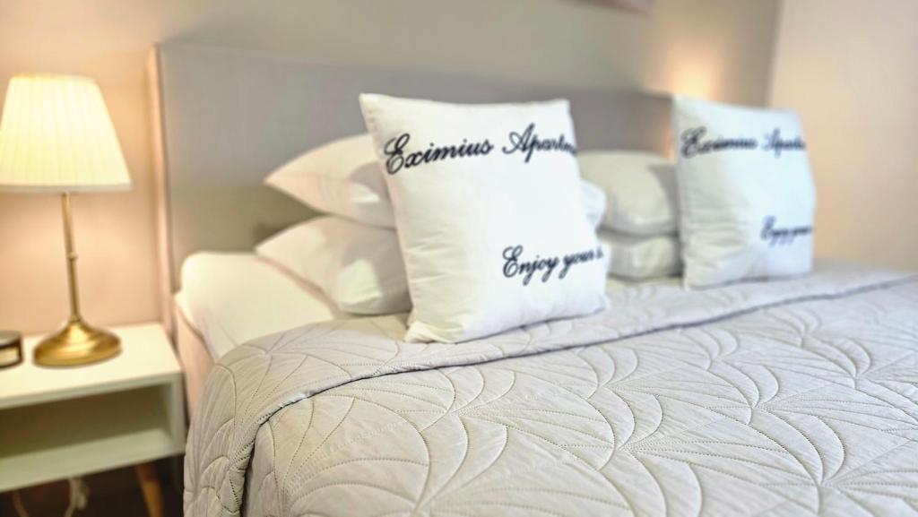 Posteľ alebo postele v izbe v ubytovaní Eximius Apartment