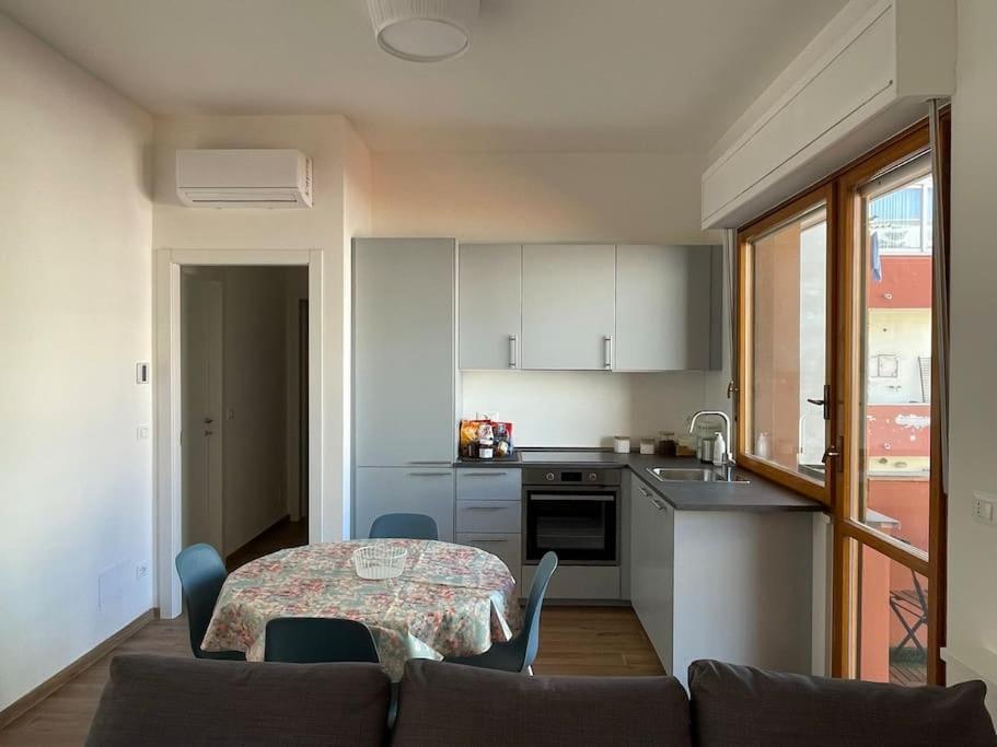 Η κουζίνα ή μικρή κουζίνα στο Al mare da Ombretta