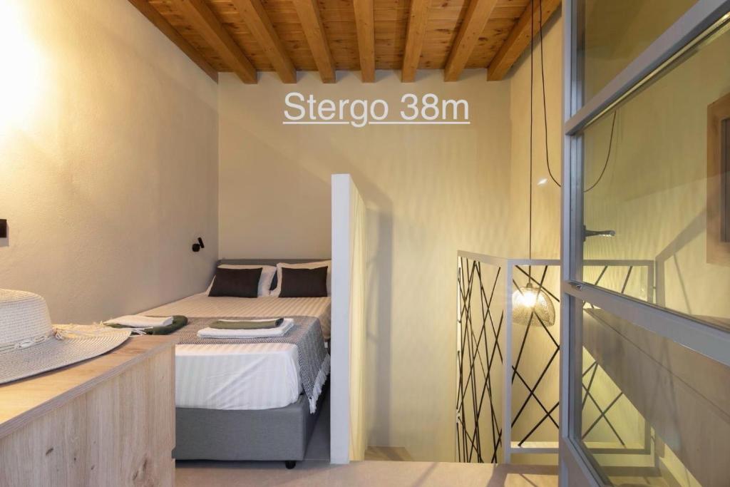 Postel nebo postele na pokoji v ubytování Lindos Serenity Suites