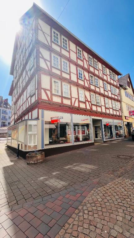 a large building on the side of a street at Zentrale Appartmenzimmer in Eschwege in Eschwege