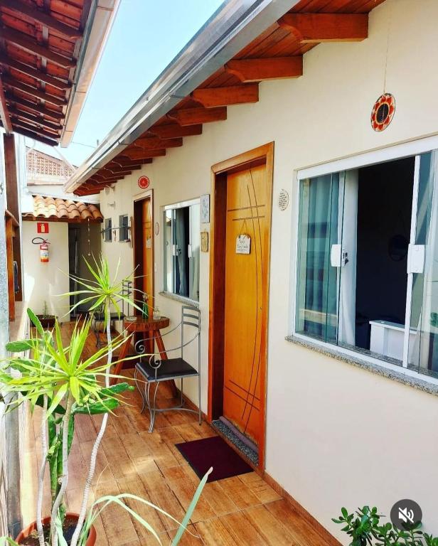 a front door of a house with a patio at Suítes da Rô - hospedaria familiar diária e temporada in Varginha