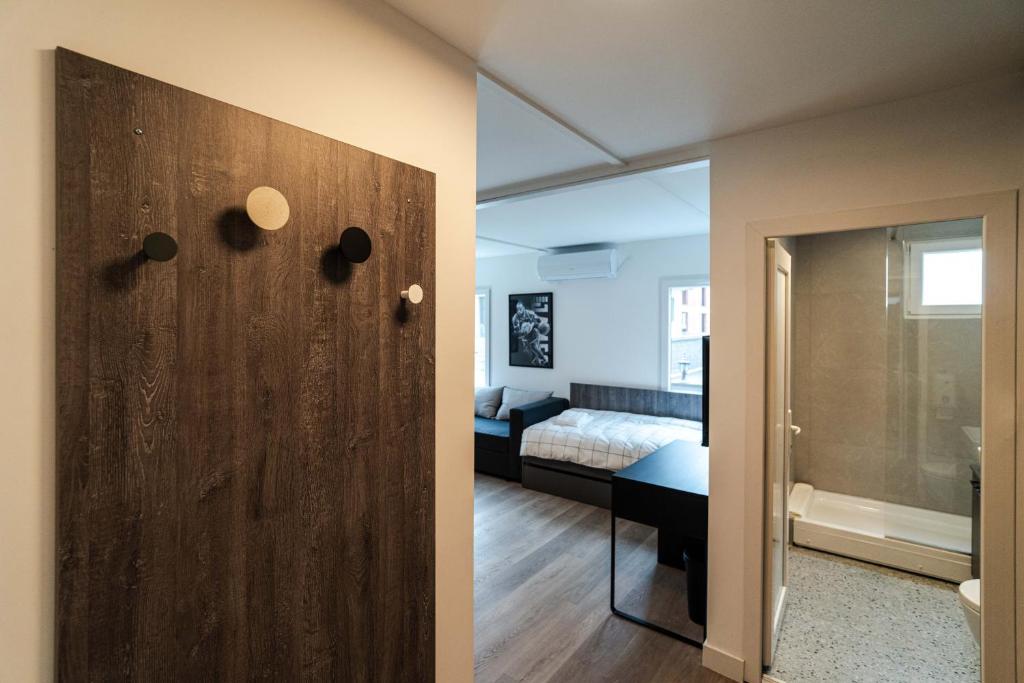 Postel nebo postele na pokoji v ubytování REAL Suites