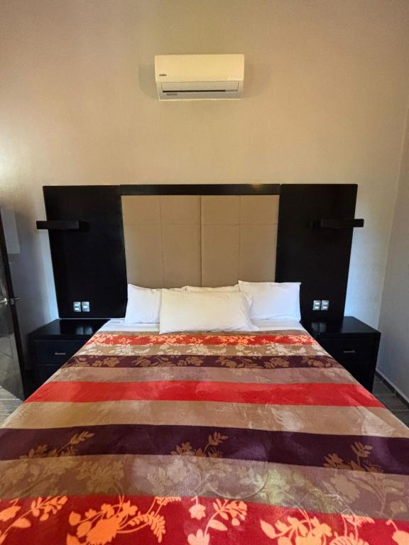 Postel nebo postele na pokoji v ubytování Hotel Real Campestre Tepetoci