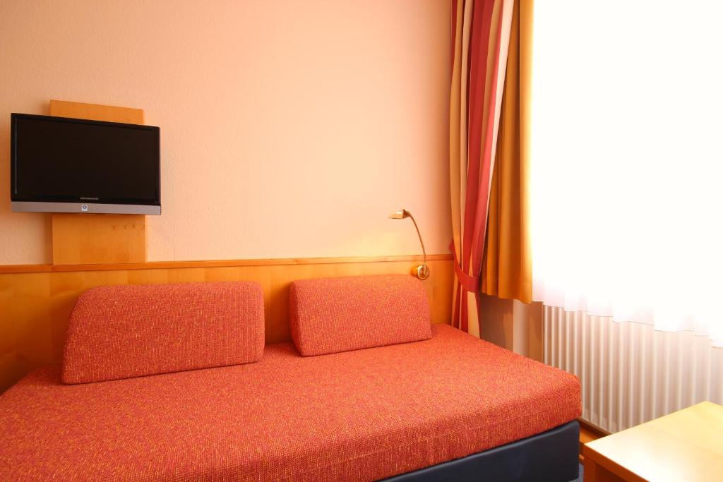 TV a/nebo společenská místnost v ubytování Hotel Hanken GmbH, Hotel Hanken und Seehotel
