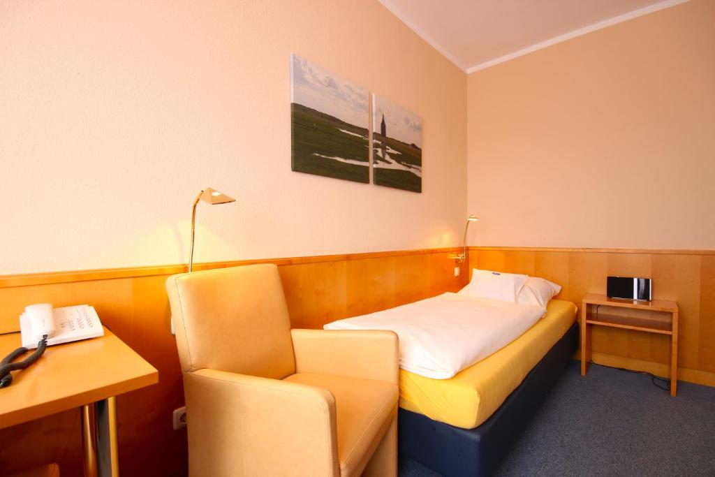 Postel nebo postele na pokoji v ubytování Hotel Hanken GmbH, Hotel Hanken und Seehotel