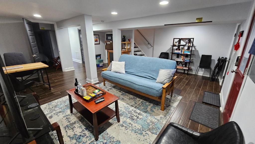 English Basement Suite in Petworth, Washington, DC -- FREE off-street parking, walk to Metro and restaurants