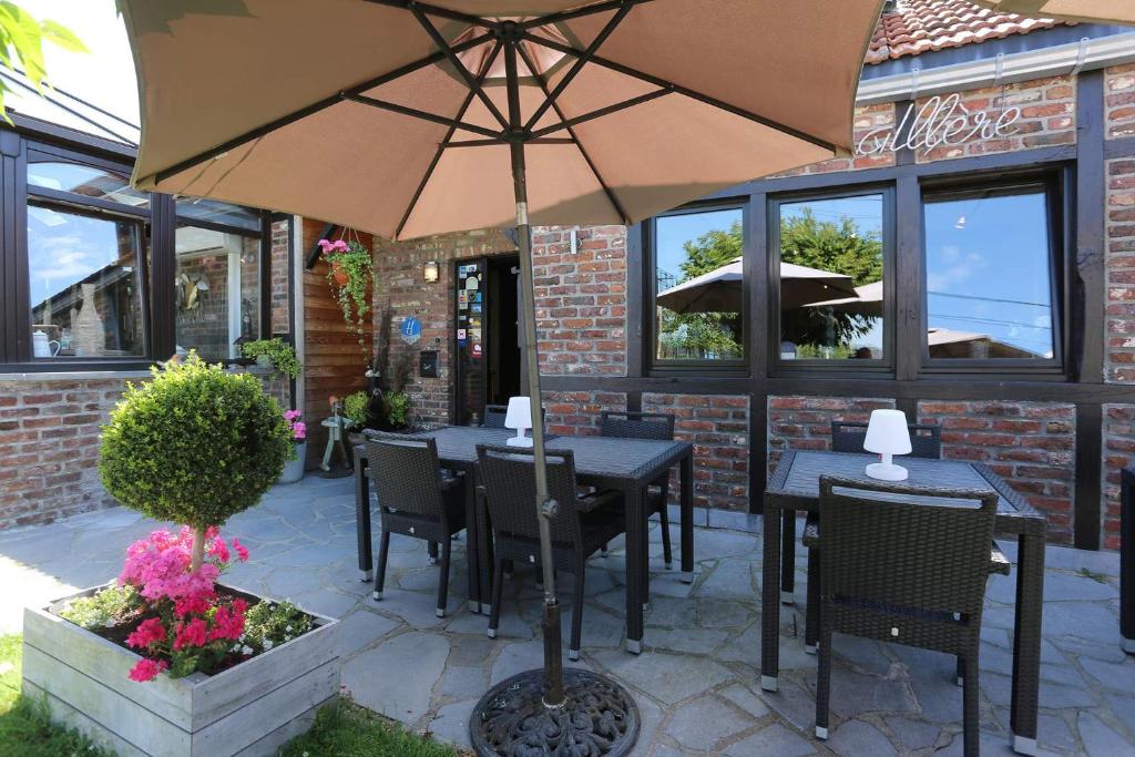 Patio nebo venkovní prostory v ubytování Hotel-Restaurant La Crémaillère