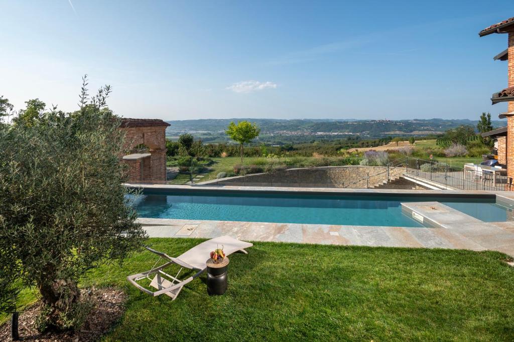 Bazén v ubytování Domus in Cauda - Pool Langhe View - Free Parking & Wi-Fi nebo v jeho okolí